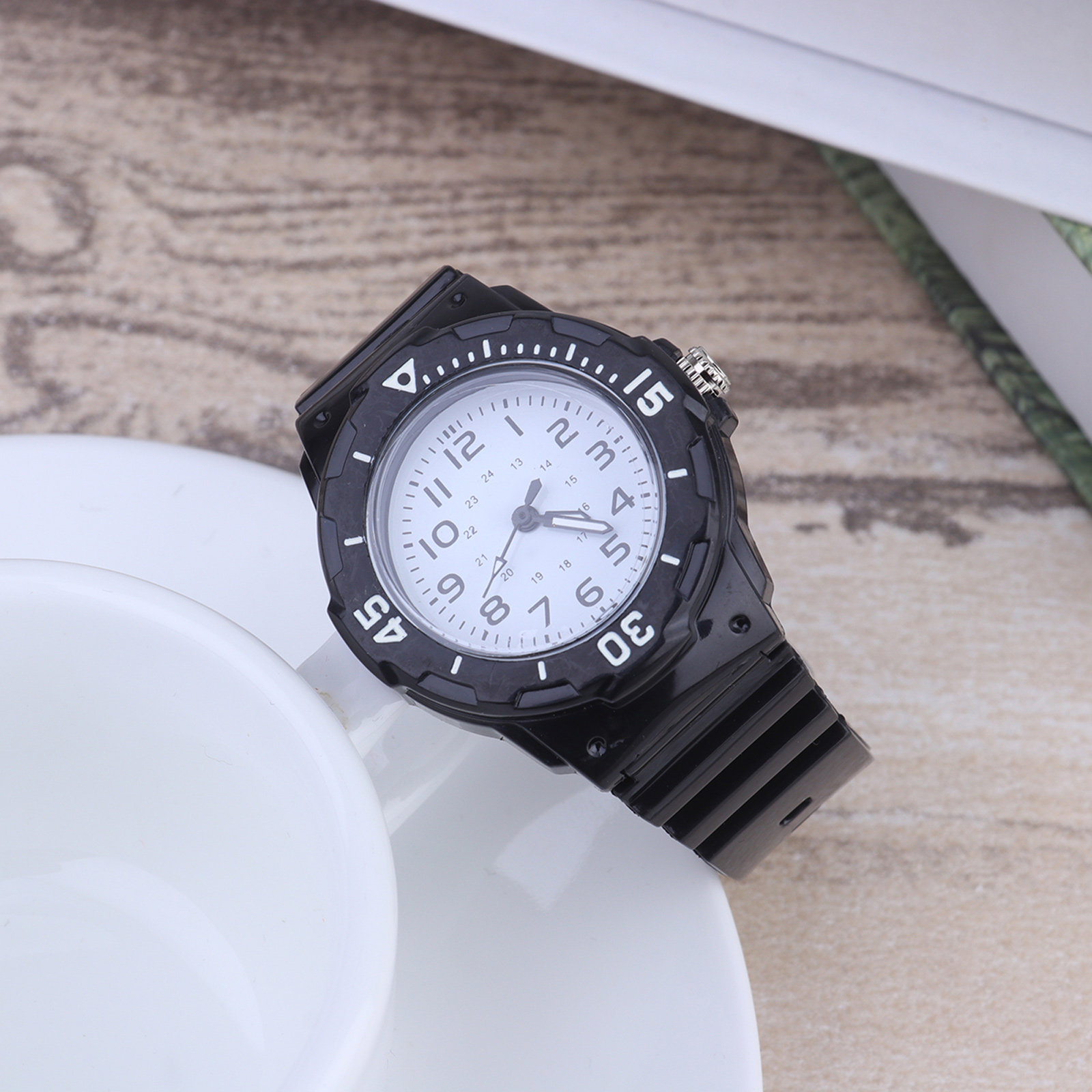 Czarno-biały zegarek kwarcowy  – Luxury Watch With Arabic Numerals recenzja i cena