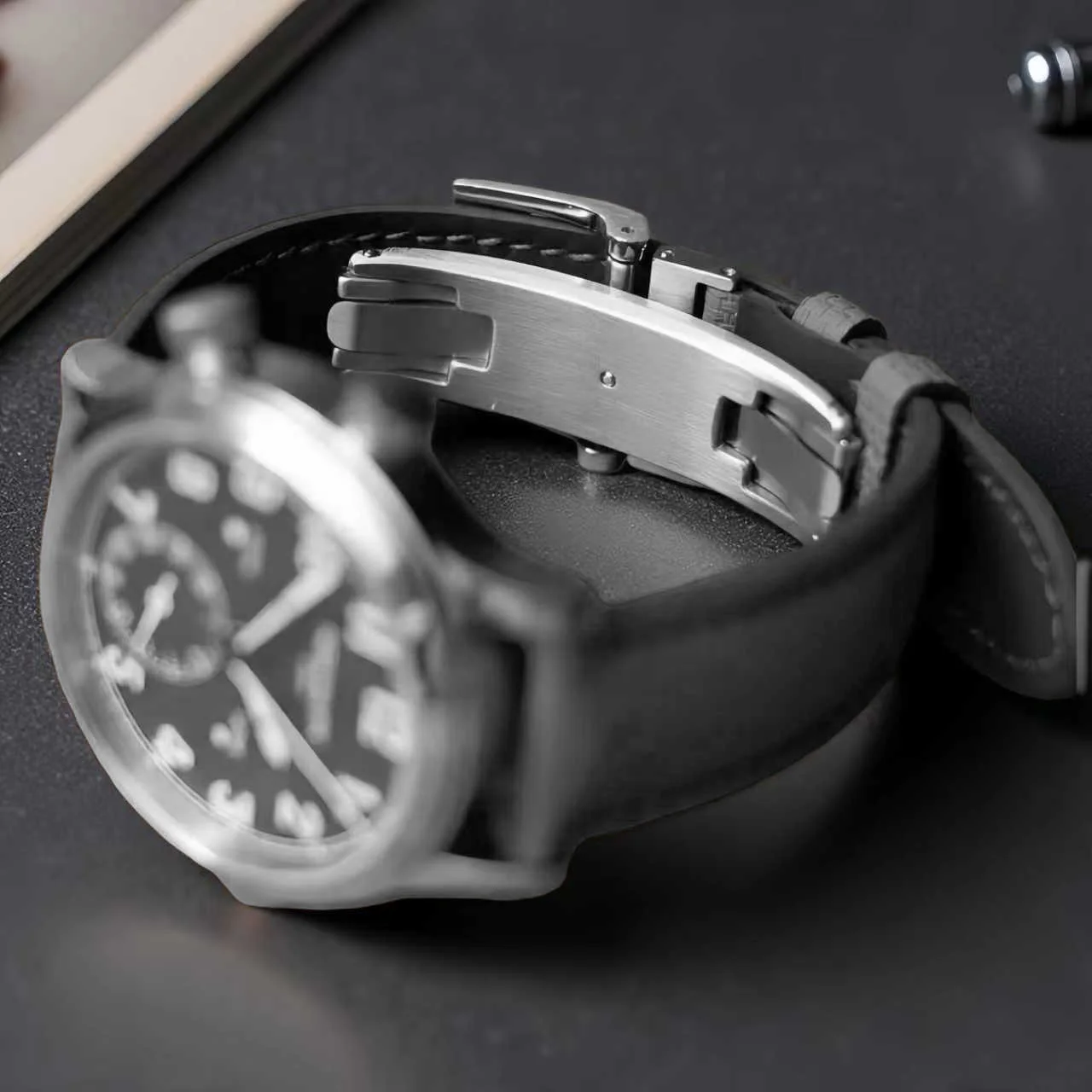 Zapięcie do paska zegarka typu – Quiet Luxury Watch recenzja i cena