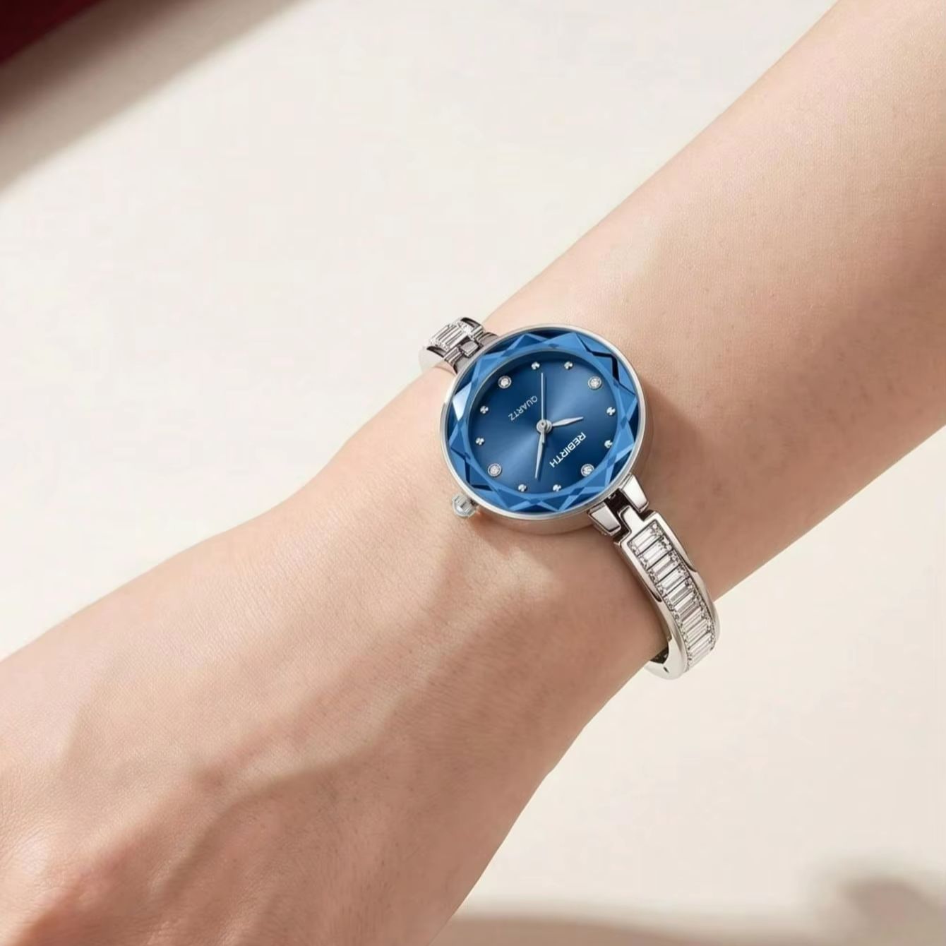 Lekki, luksusowy damski zegare – Quiet Luxury Watch recenzja i cena